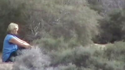 Ein Mann legt die Haare seiner Frau auf kostenlos sexvideos anschauen seinen großen Schwanz.