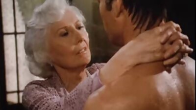 Kerl ejakuliert nach deutsche hd pornofilme einem guten Kuss in die rasierte Muschi seiner Freundin