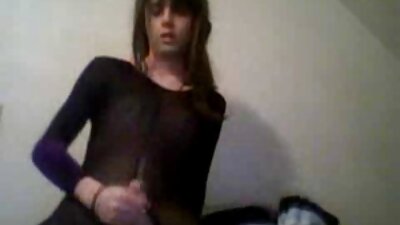 Mann legte seine Freundin auf den Rücken und küsste das Mädchen deutsche hd sexfilme auf den Hals