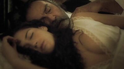 Ein Kuss auf die Wange und deutsche amateur sexfilme auf den Rücken