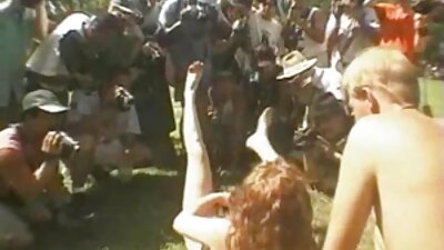 Auf einer betrunkenen Party findet eine aktive schöne deutsche sexfilme sexuelle Orgie statt